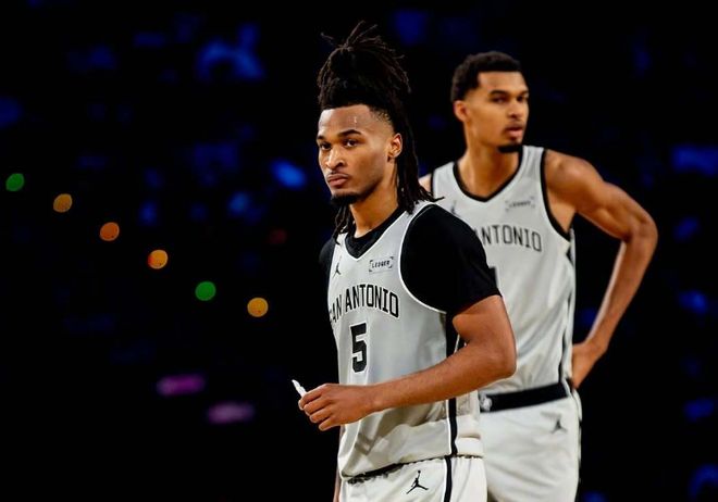 馬刺三殺送獨行俠7連?。嚎ㄋ範?0+12+12生涯新高 文班16+11